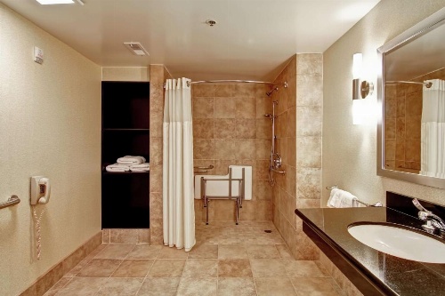 DoubleTree By Hilton Hotel Pleasanton At The Club image 14