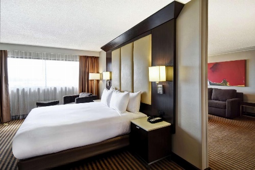 DoubleTree By Hilton Hotel Pleasanton At The Club image 3