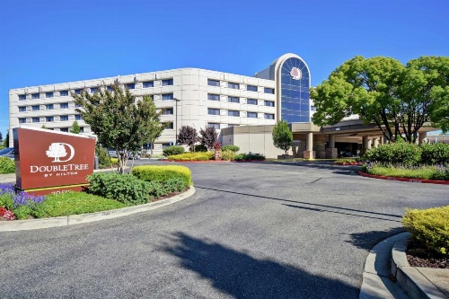 DoubleTree By Hilton Hotel Pleasanton At The Club image 46