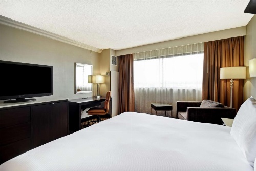 DoubleTree By Hilton Hotel Pleasanton At The Club image 7