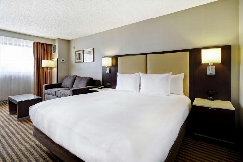 DoubleTree By Hilton Hotel Pleasanton At The Club image 9